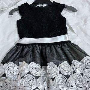 Jane Copeland - size 5- girls- black with white flowers - ribbon at waist